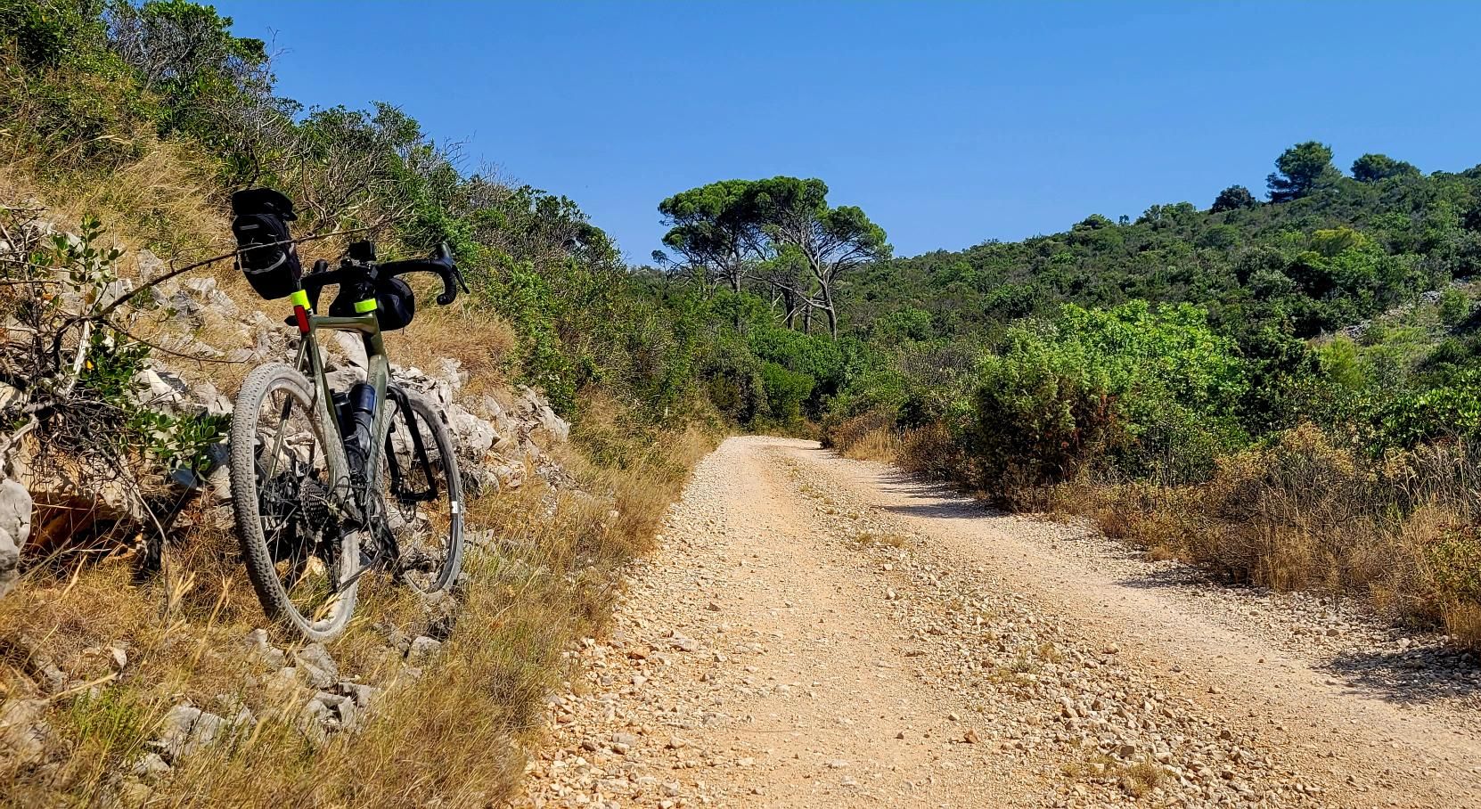 Kadr z trasy • Etap I: Poranny start z Gmina Pašman (Żupania zadarska) (km 0 – 25.8)